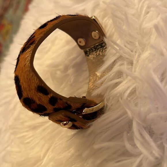 Leopard Print Gold Metal Bracelet - Picture 5 of 8
